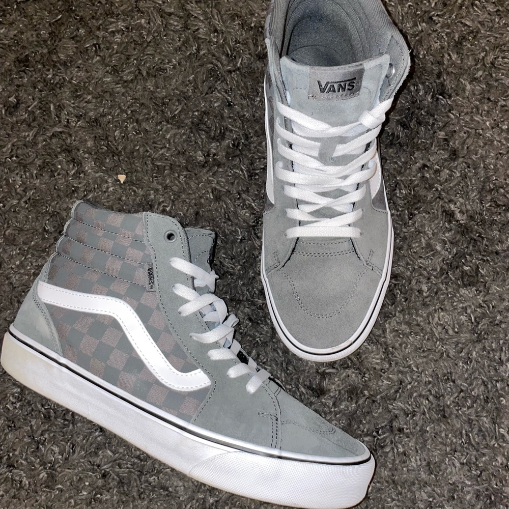 Men’s Vans Filmore High Top sneaker! (Size 10)